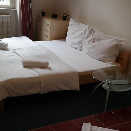 Hotel Praha Club Bed & Breakfast Екстериор снимка