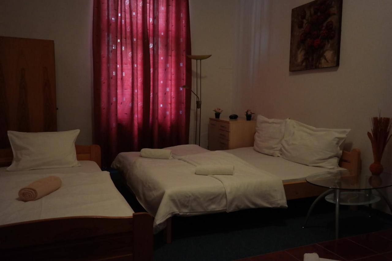 Hotel Praha Club Bed & Breakfast Екстериор снимка