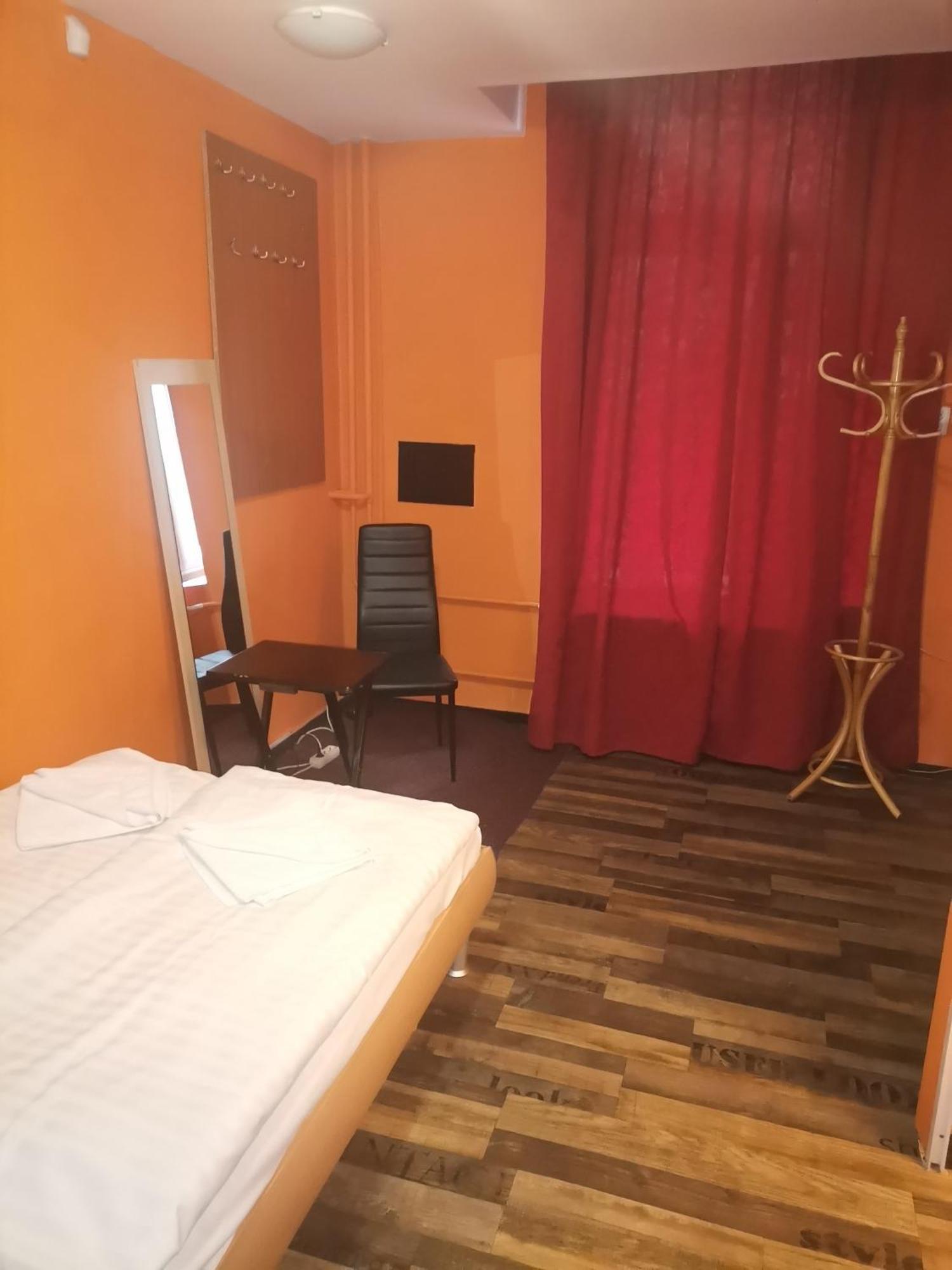 Hotel Praha Club Bed & Breakfast Екстериор снимка