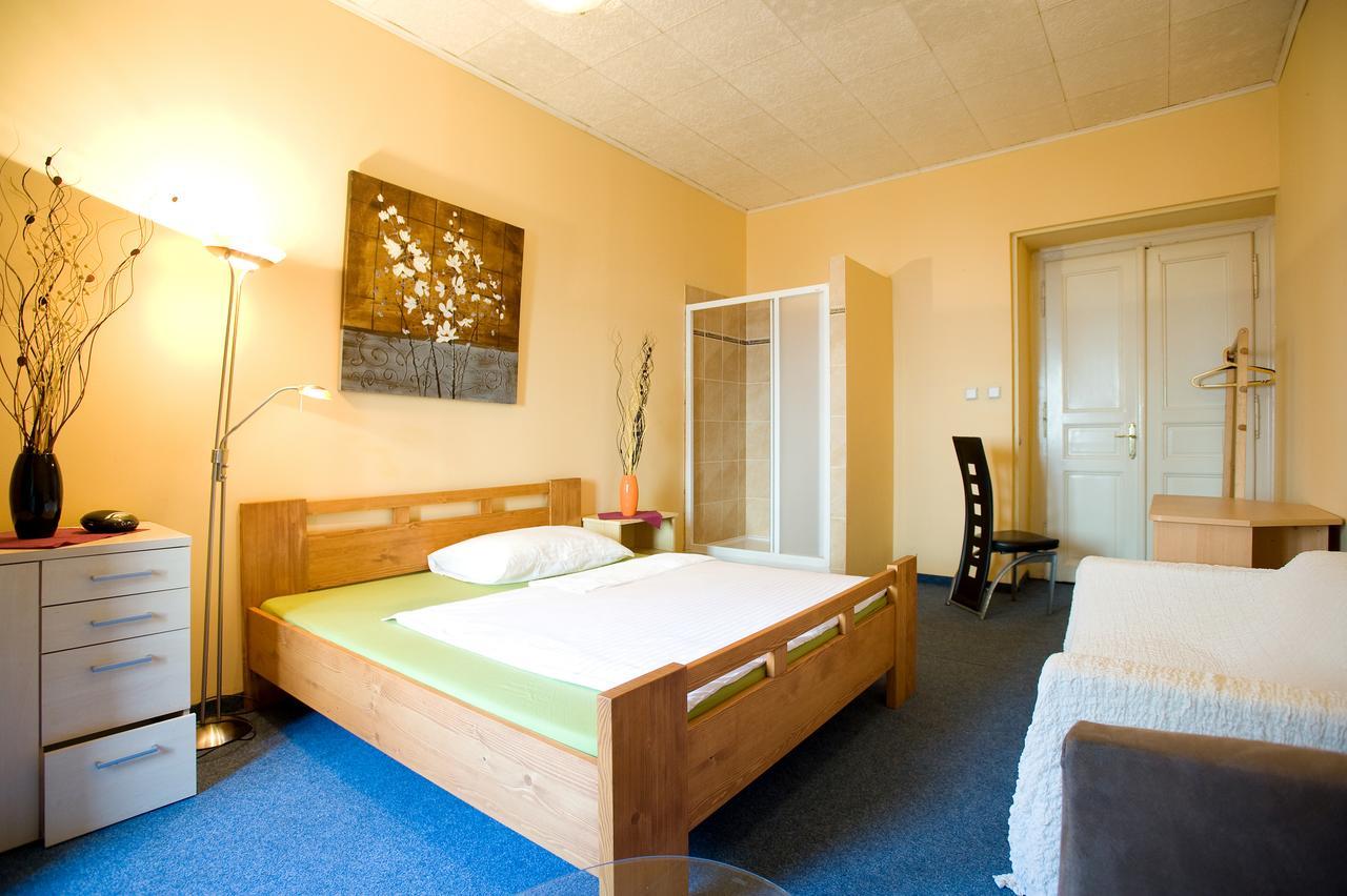 Hotel Praha Club Bed & Breakfast Екстериор снимка
