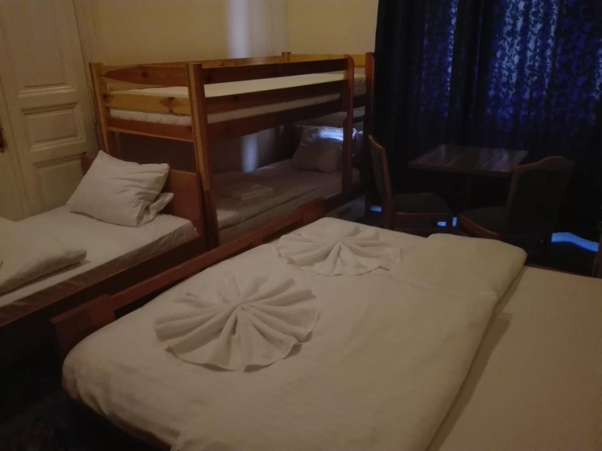 Hotel Praha Club Bed & Breakfast Екстериор снимка