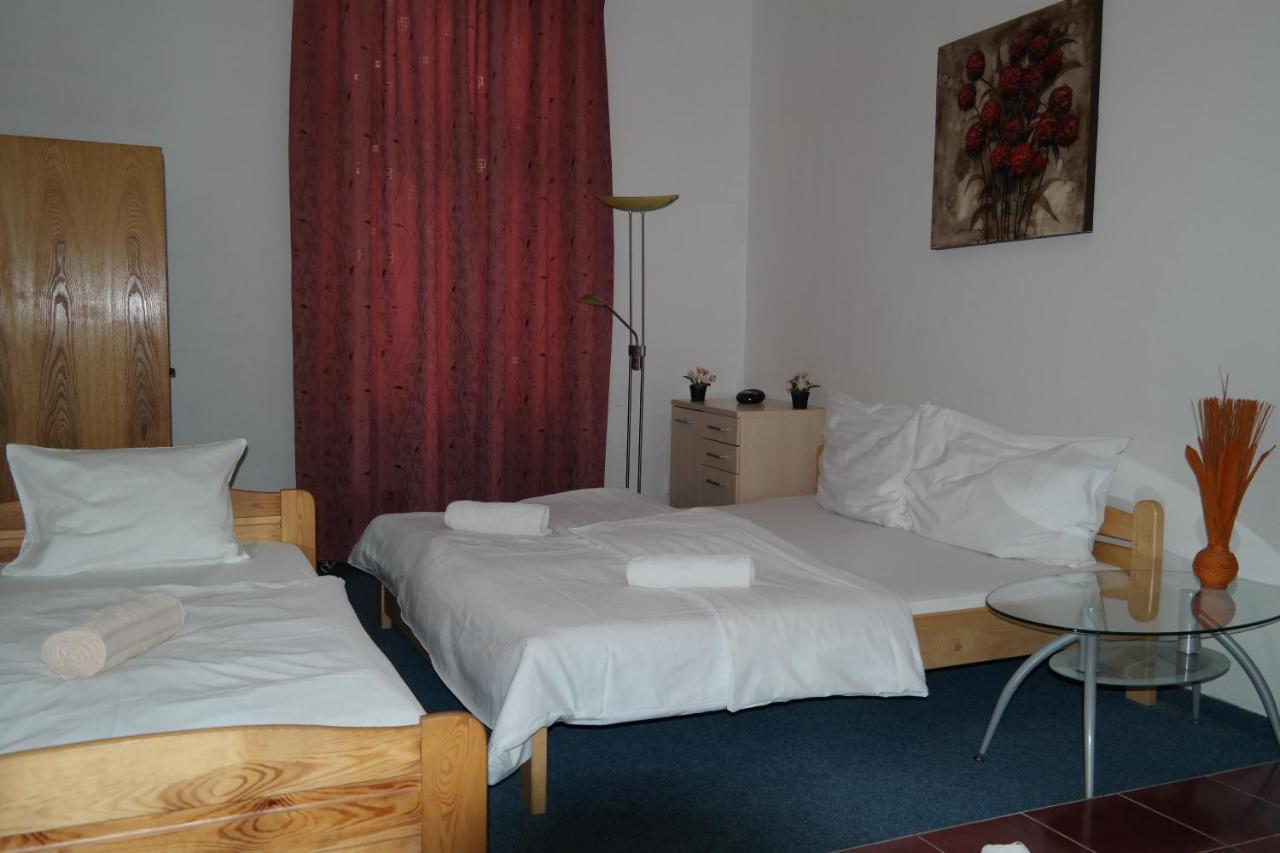 Hotel Praha Club Bed & Breakfast Екстериор снимка