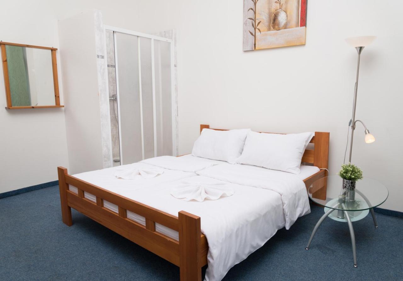 Hotel Praha Club Bed & Breakfast Екстериор снимка