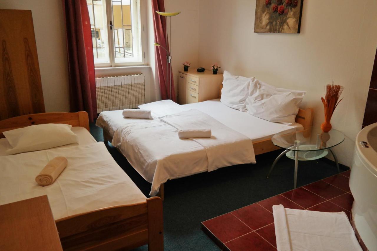 Hotel Praha Club Bed & Breakfast Екстериор снимка