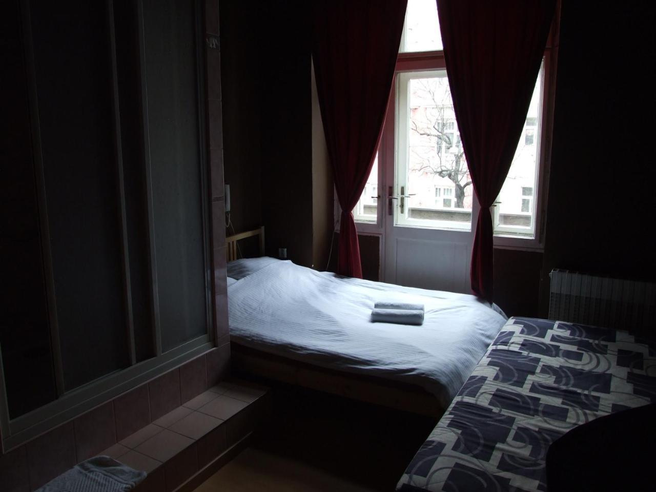 Hotel Praha Club Bed & Breakfast Екстериор снимка