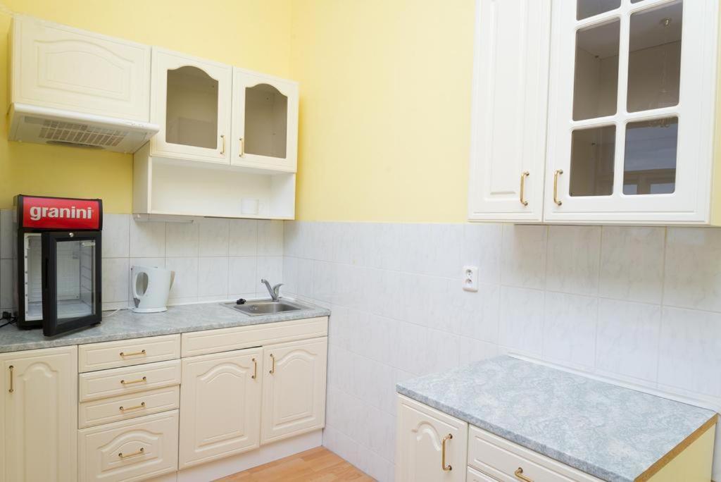 Hotel Praha Club Bed & Breakfast Екстериор снимка