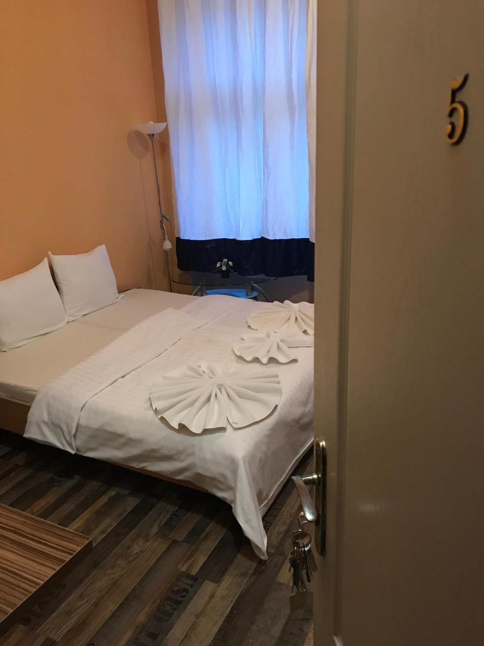 Hotel Praha Club Bed & Breakfast Екстериор снимка