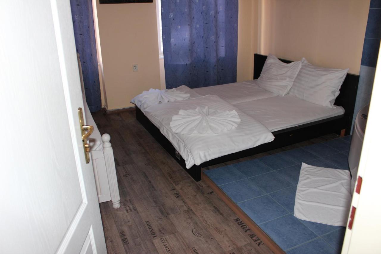 Hotel Praha Club Bed & Breakfast Екстериор снимка