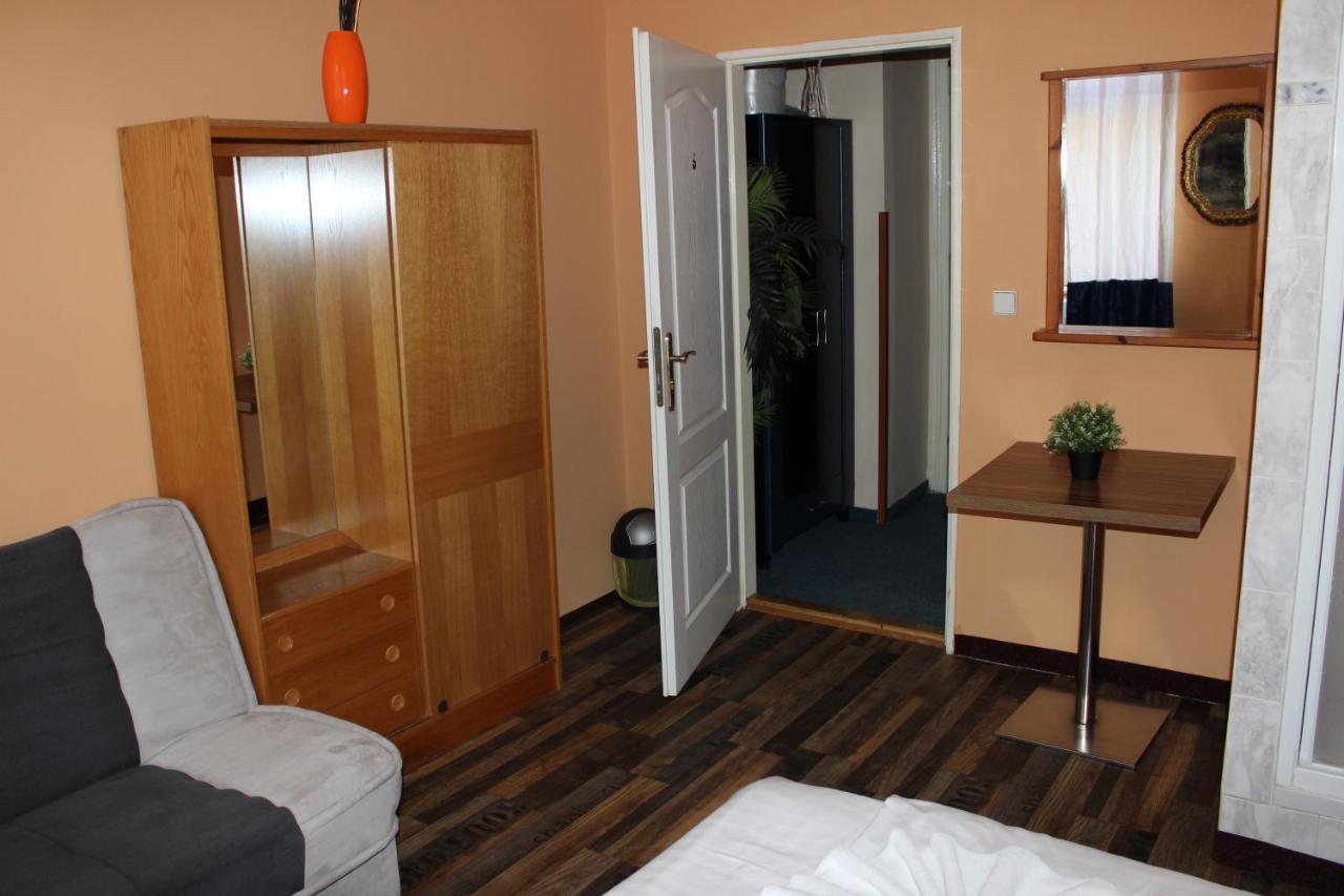 Hotel Praha Club Bed & Breakfast Екстериор снимка