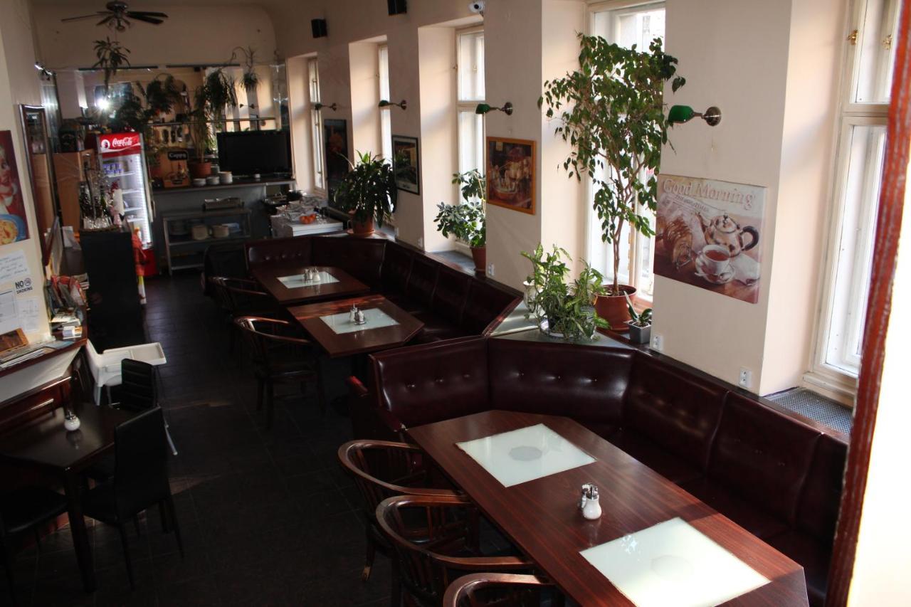 Hotel Praha Club Bed & Breakfast Екстериор снимка